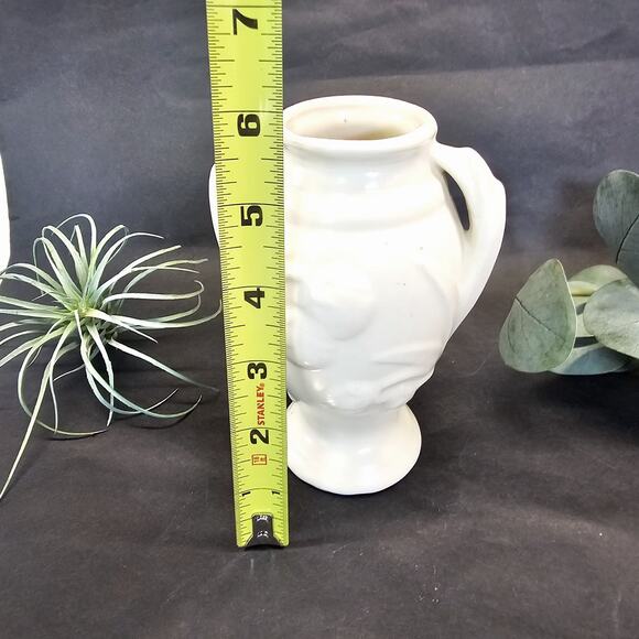 Shawnee Art Pottery? Vintage Bud Vase Ceramic EMBOSSED Berries Cream Handles MCM - Picture 2 of 6